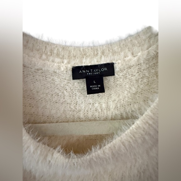 Ann Taylor Off White Short Sleeve Sweater Top Size Large - Picture 2 of 4